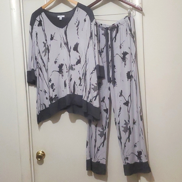 H Halston LLILK Lounge Grey/ Black Lilly Flower Chiffon Trimmed Pants Set Sz S/P - Picture 1 of 11